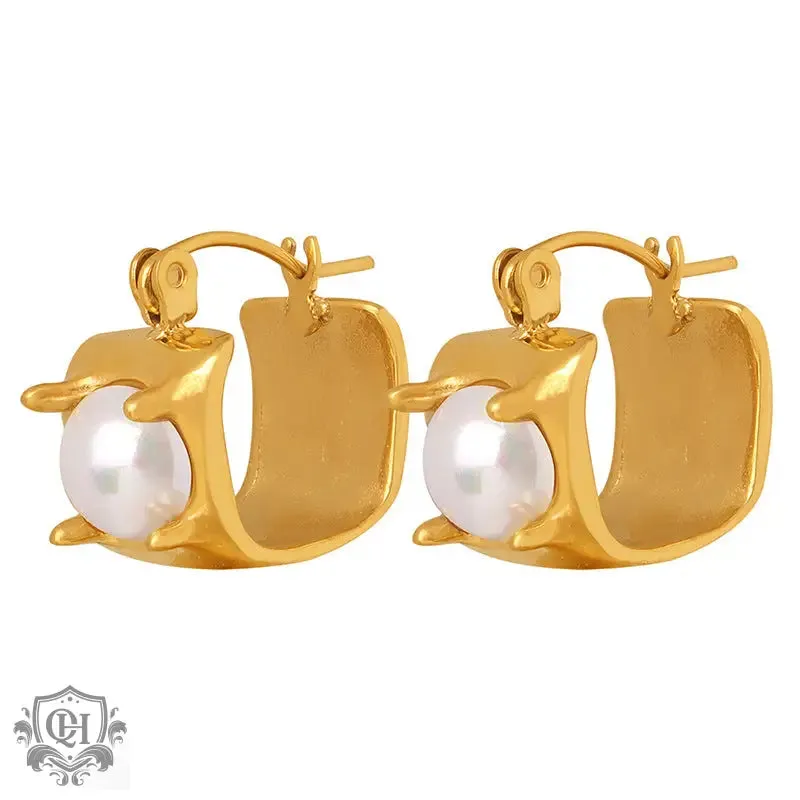 18K Gold Pearl U-Shaped Earrings