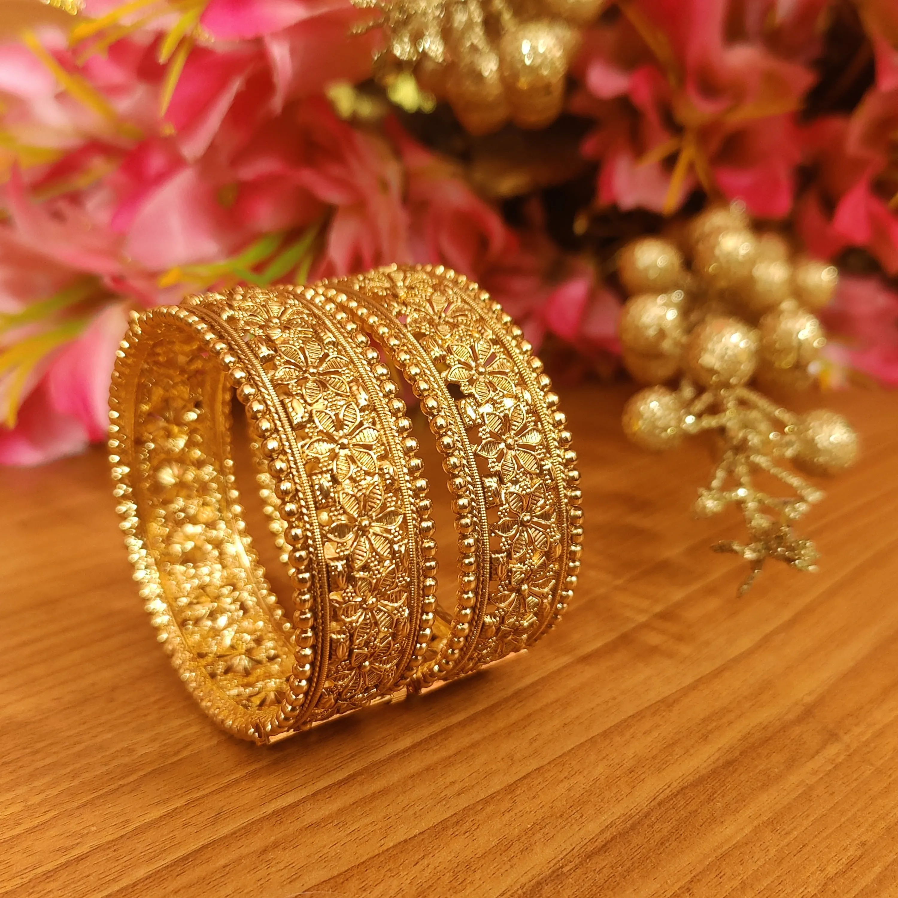 ANTIQUE GOLD PLATED FLORAL OPENABLE BANGLES