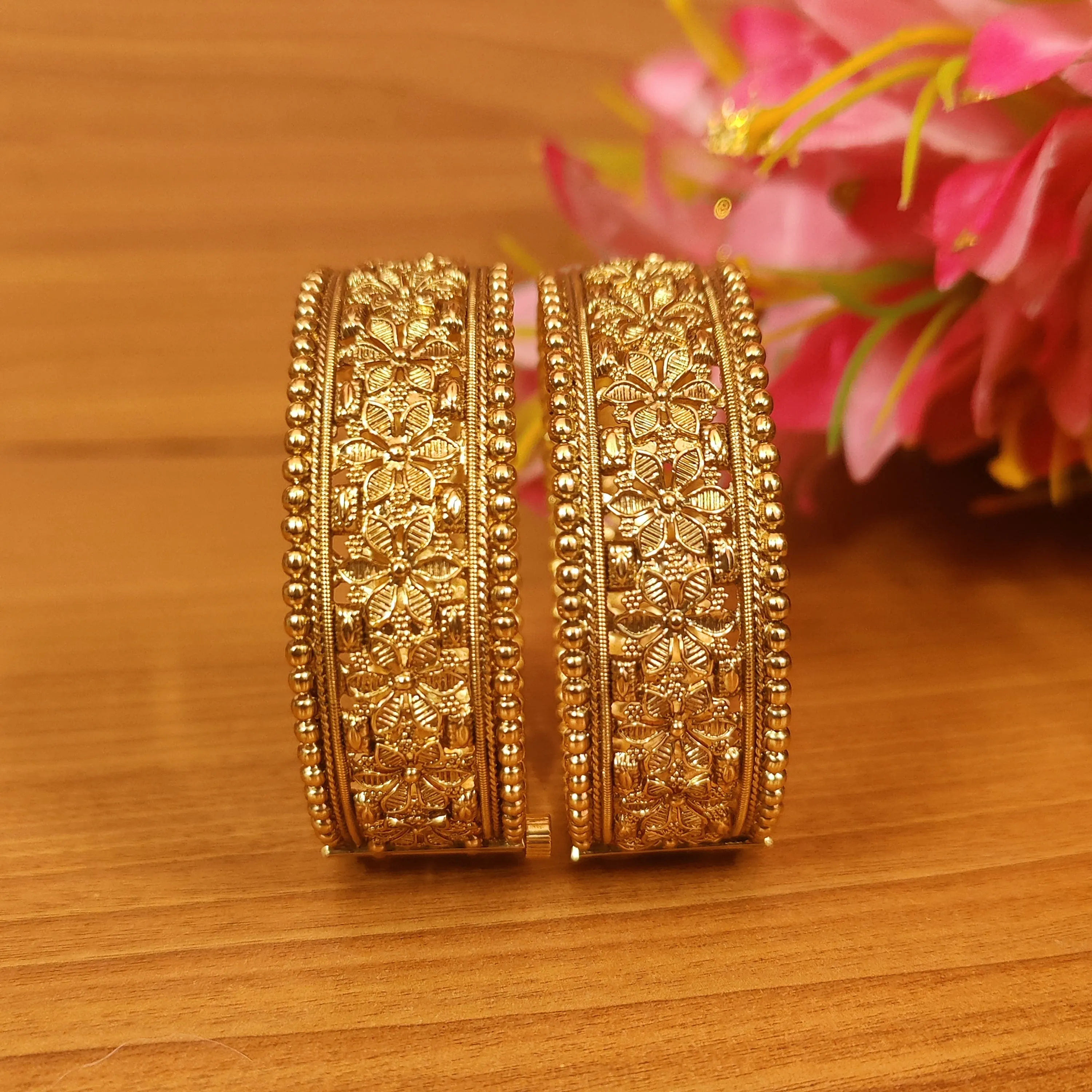 ANTIQUE GOLD PLATED FLORAL OPENABLE BANGLES