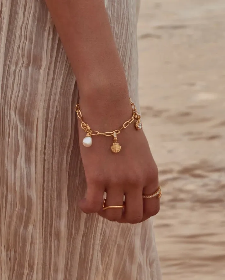 By The Shore Shell Pendant Gold