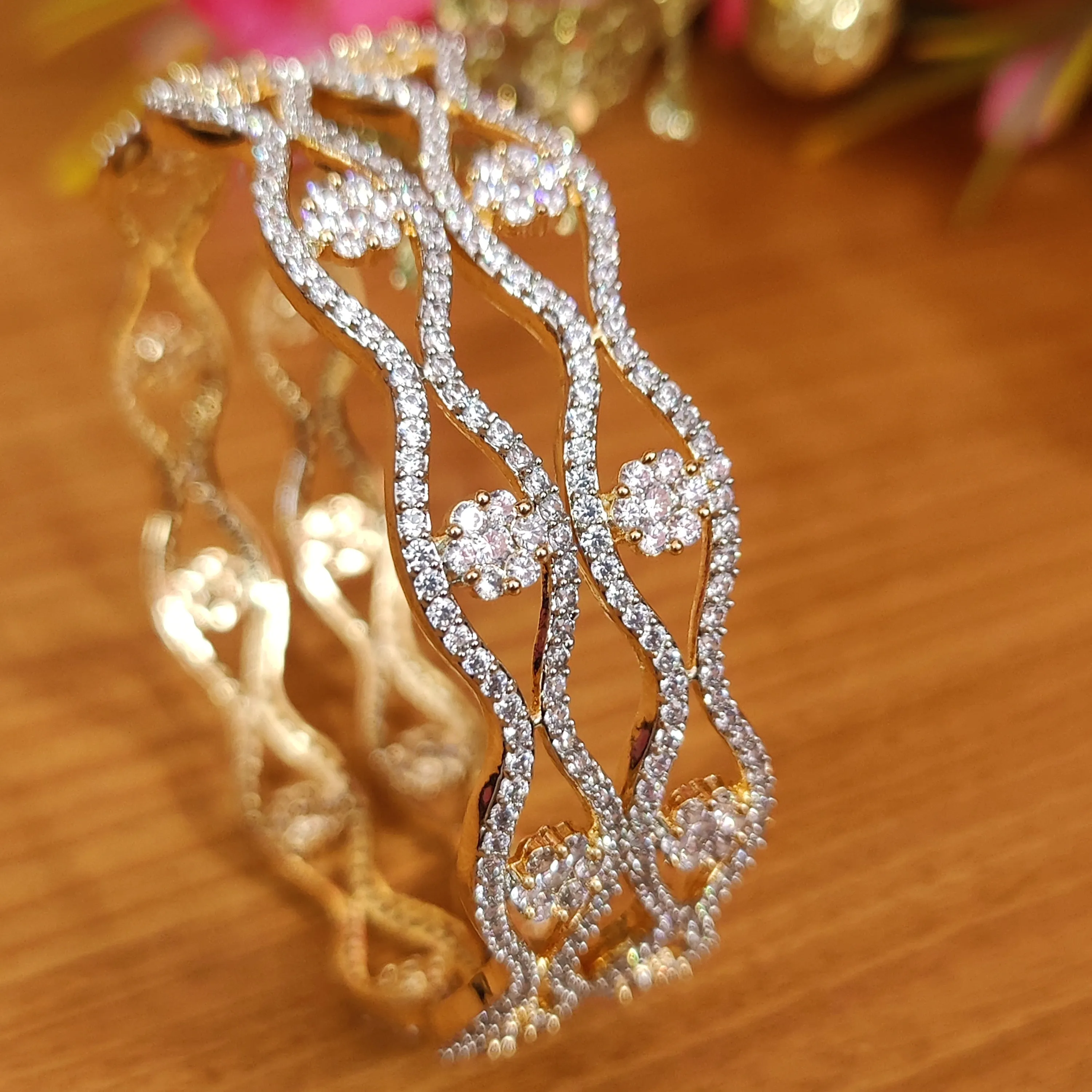 DIAMOND LOOK ALIKE PRESSURE SETTING BANGLES
