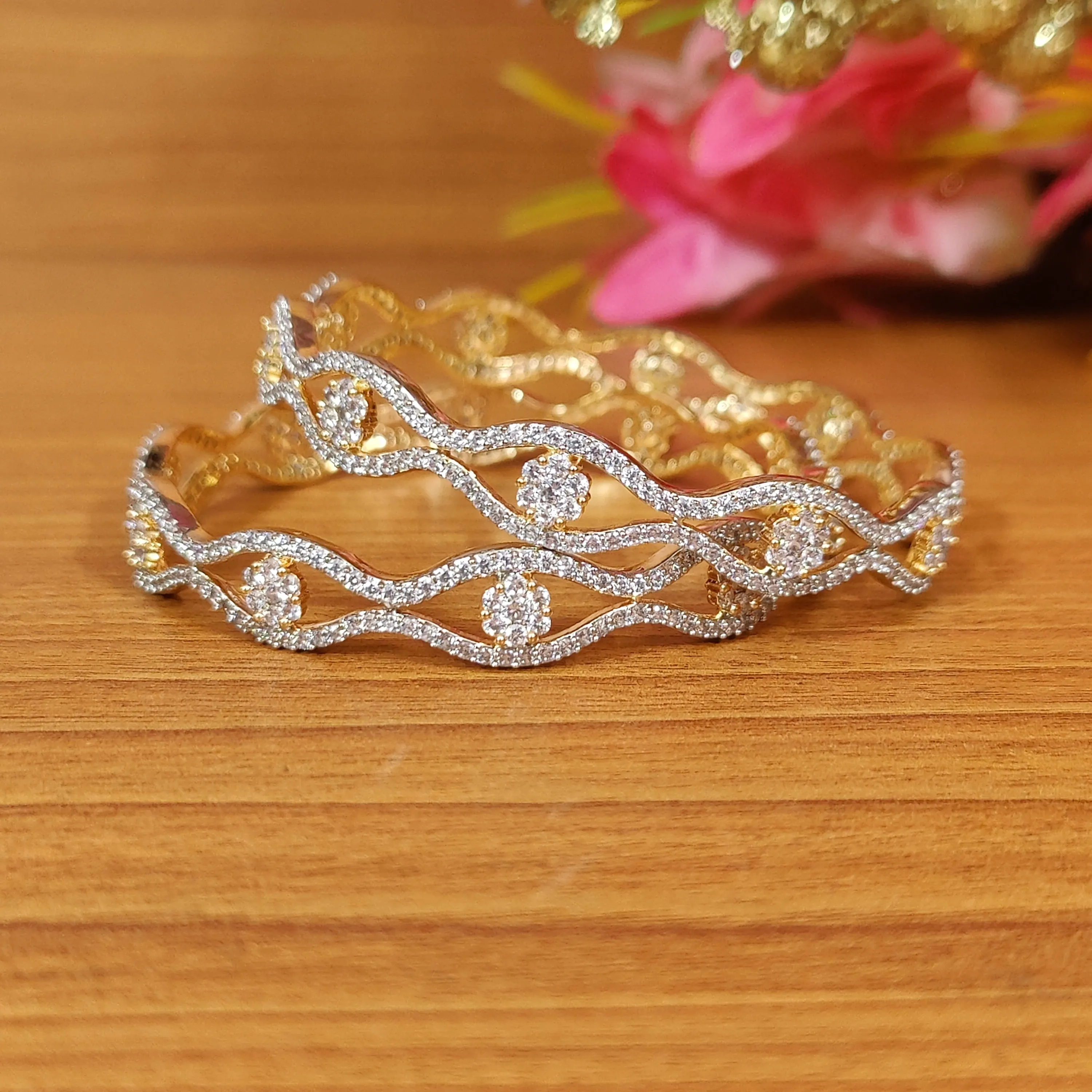 DIAMOND LOOK ALIKE PRESSURE SETTING BANGLES