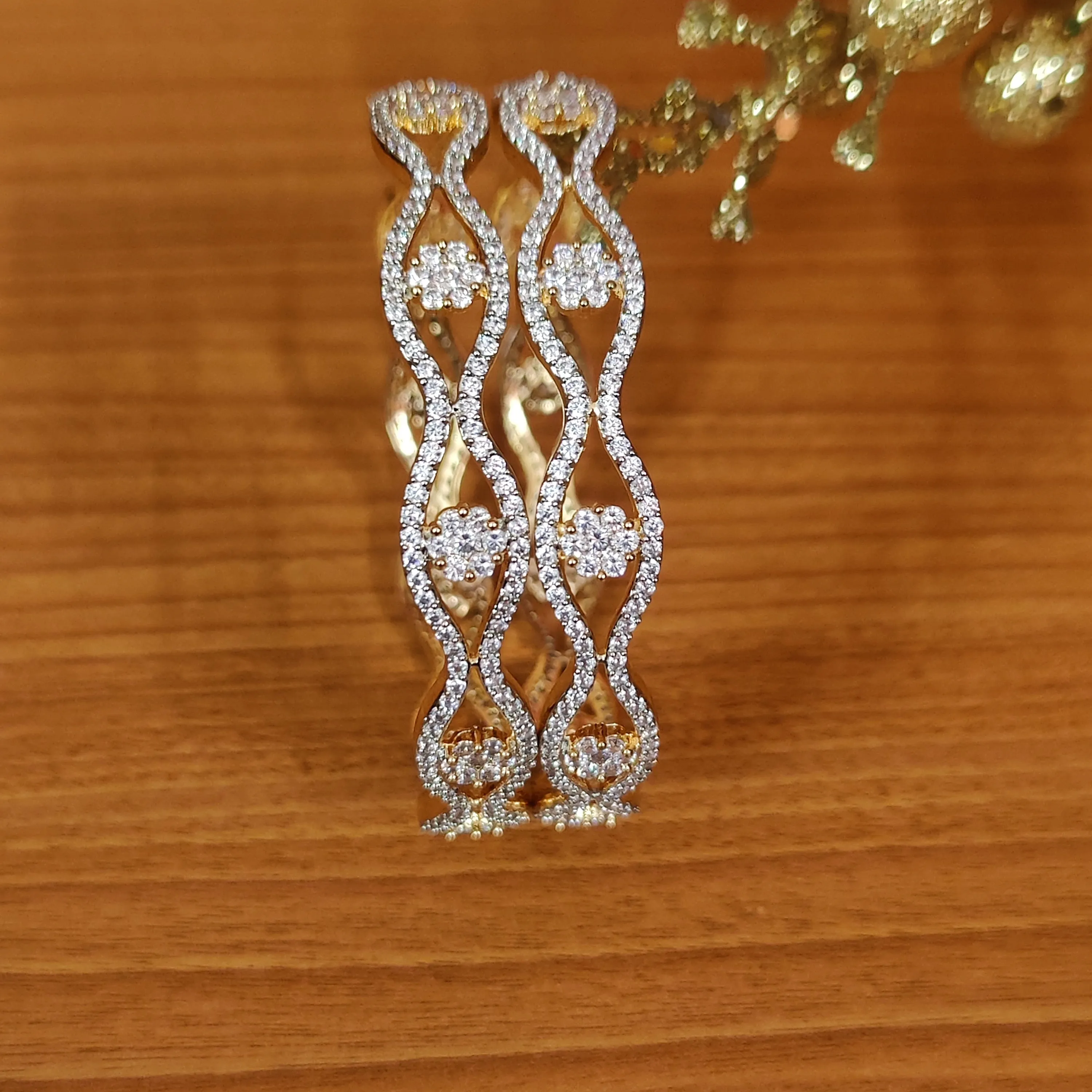 DIAMOND LOOK ALIKE PRESSURE SETTING BANGLES