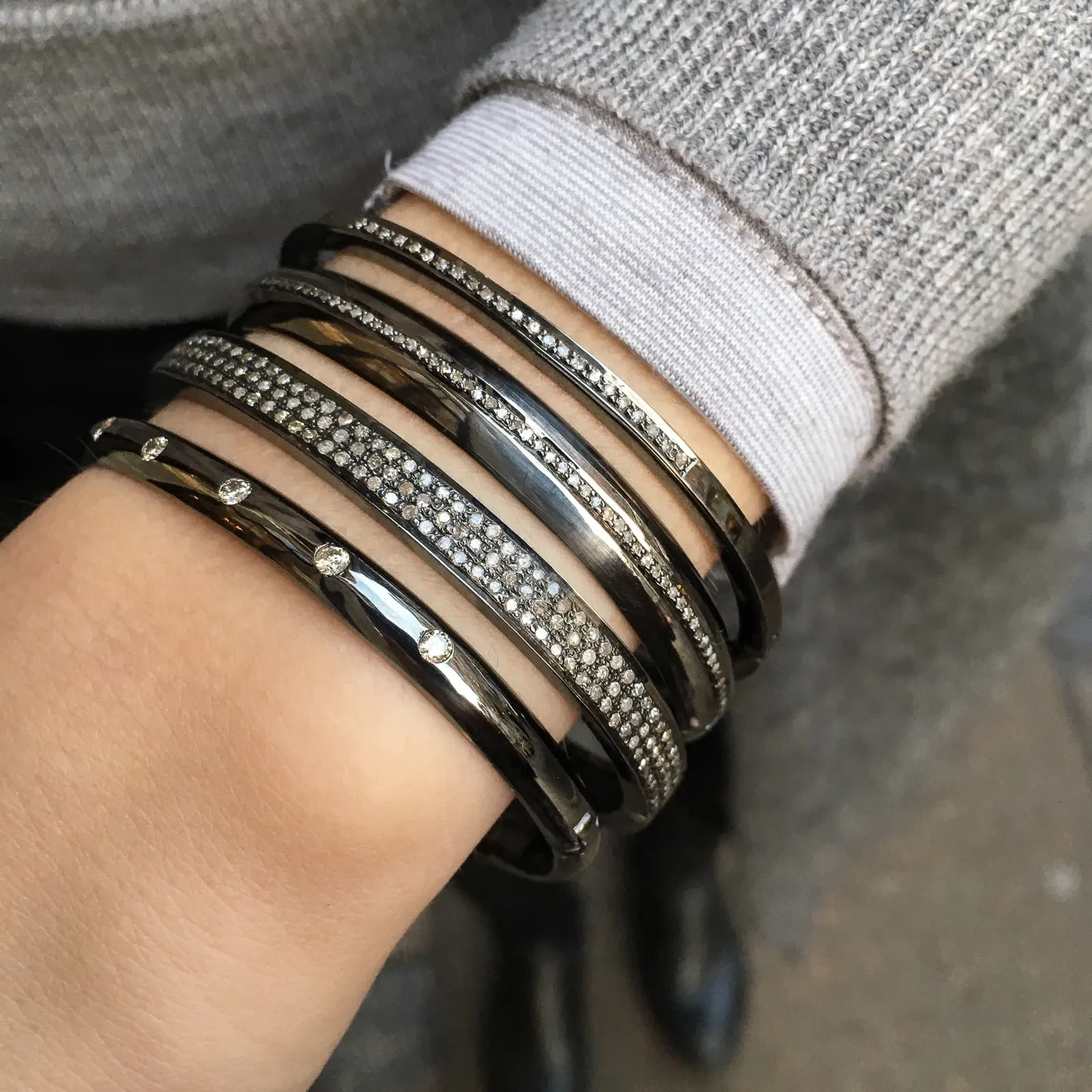 DIAMONDS, The 5 diamond Bangle, Dark