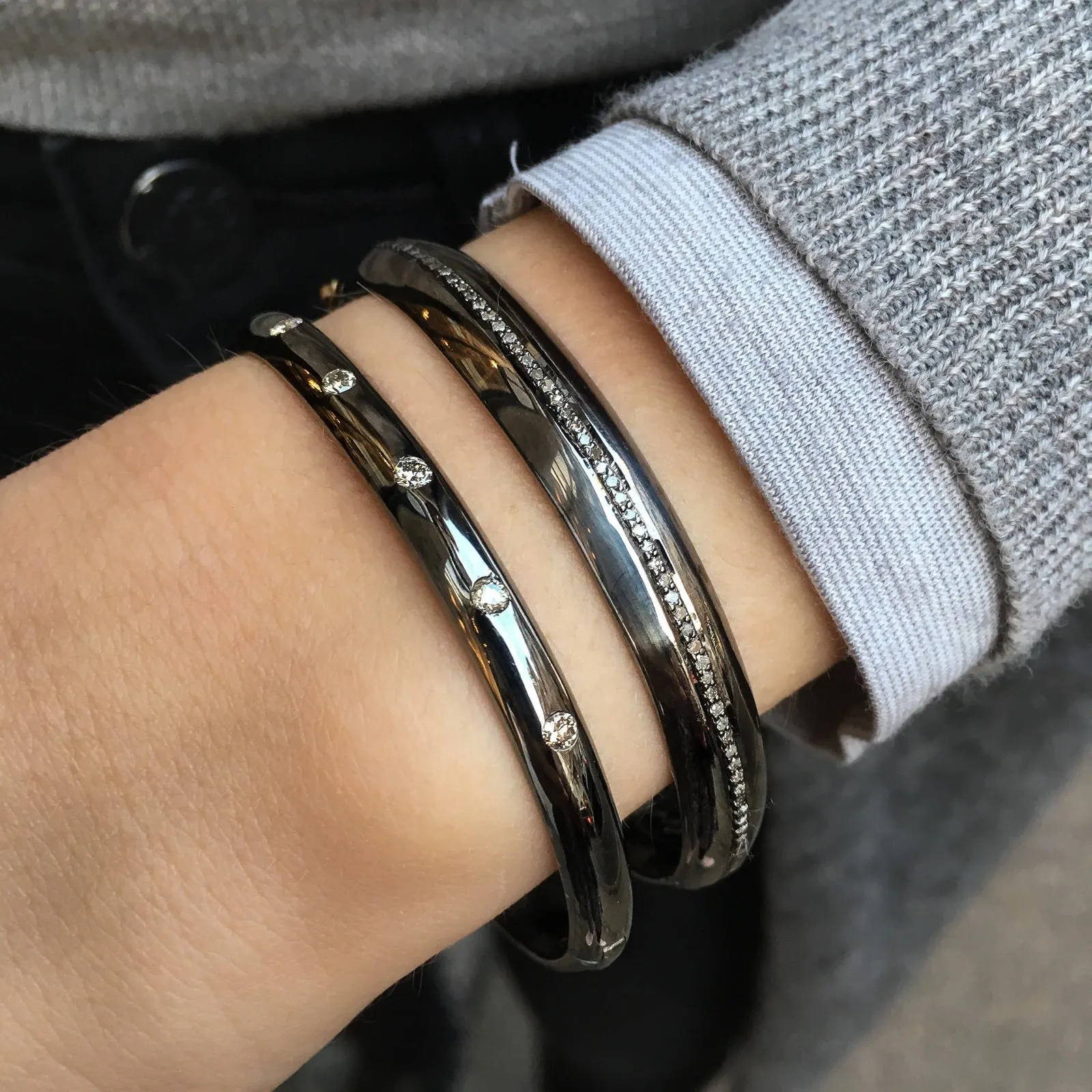 DIAMONDS, The 5 diamond Bangle, Dark