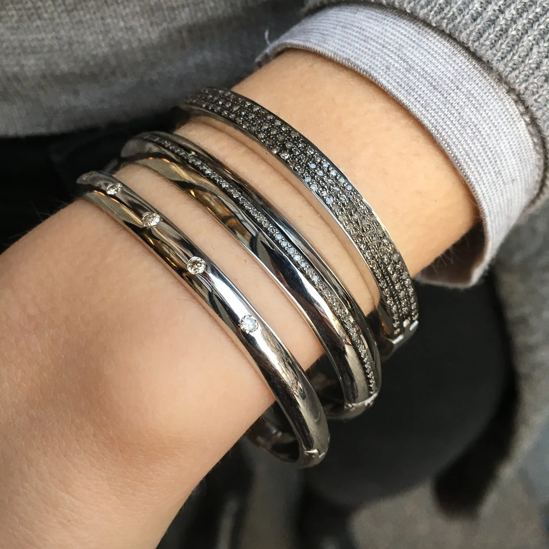 DIAMONDS, The 5 diamond Bangle