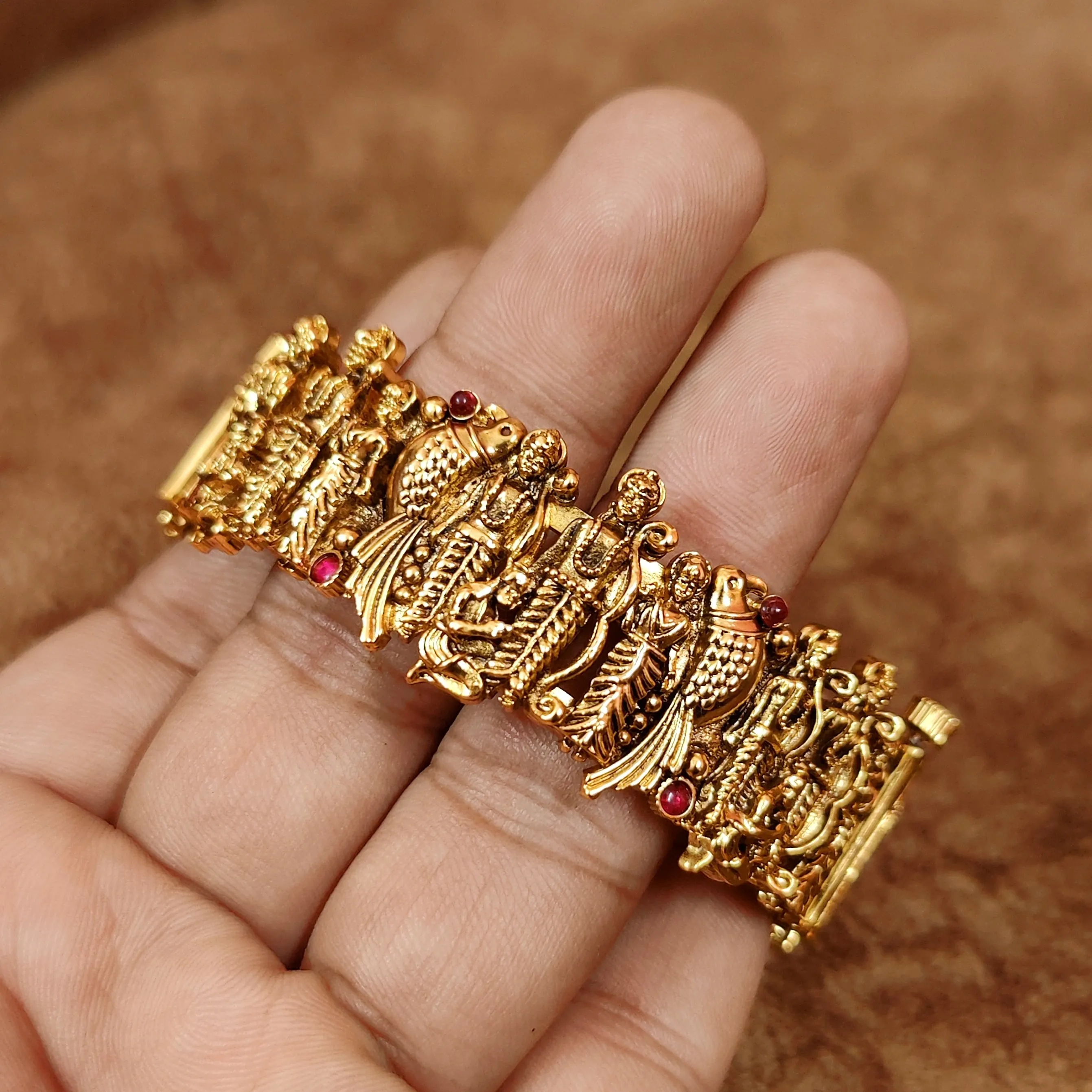 GOLD LOOK ALIKE TRADITIONAL RAM SITA OPENABLE BANGLES