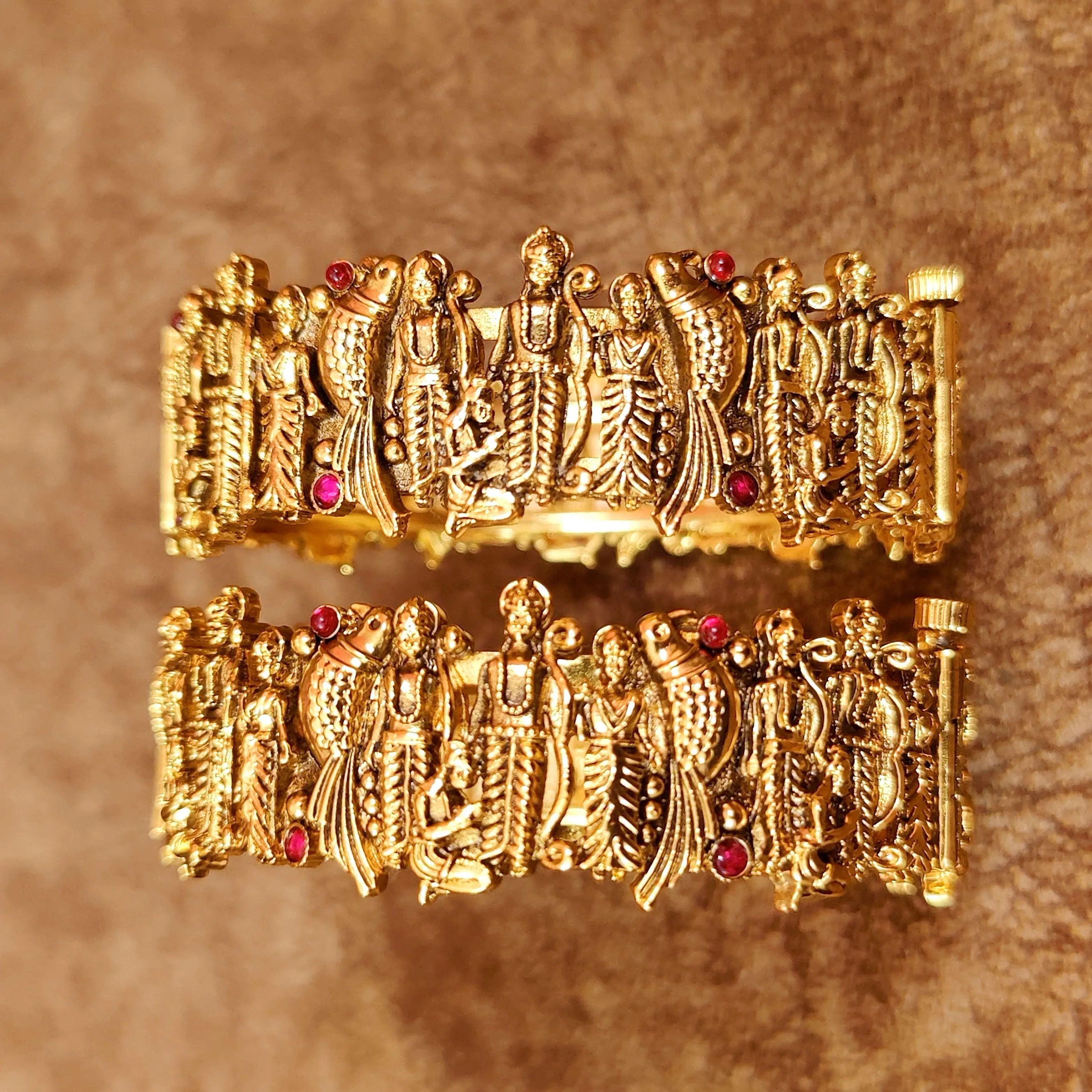GOLD LOOK ALIKE TRADITIONAL RAM SITA OPENABLE BANGLES