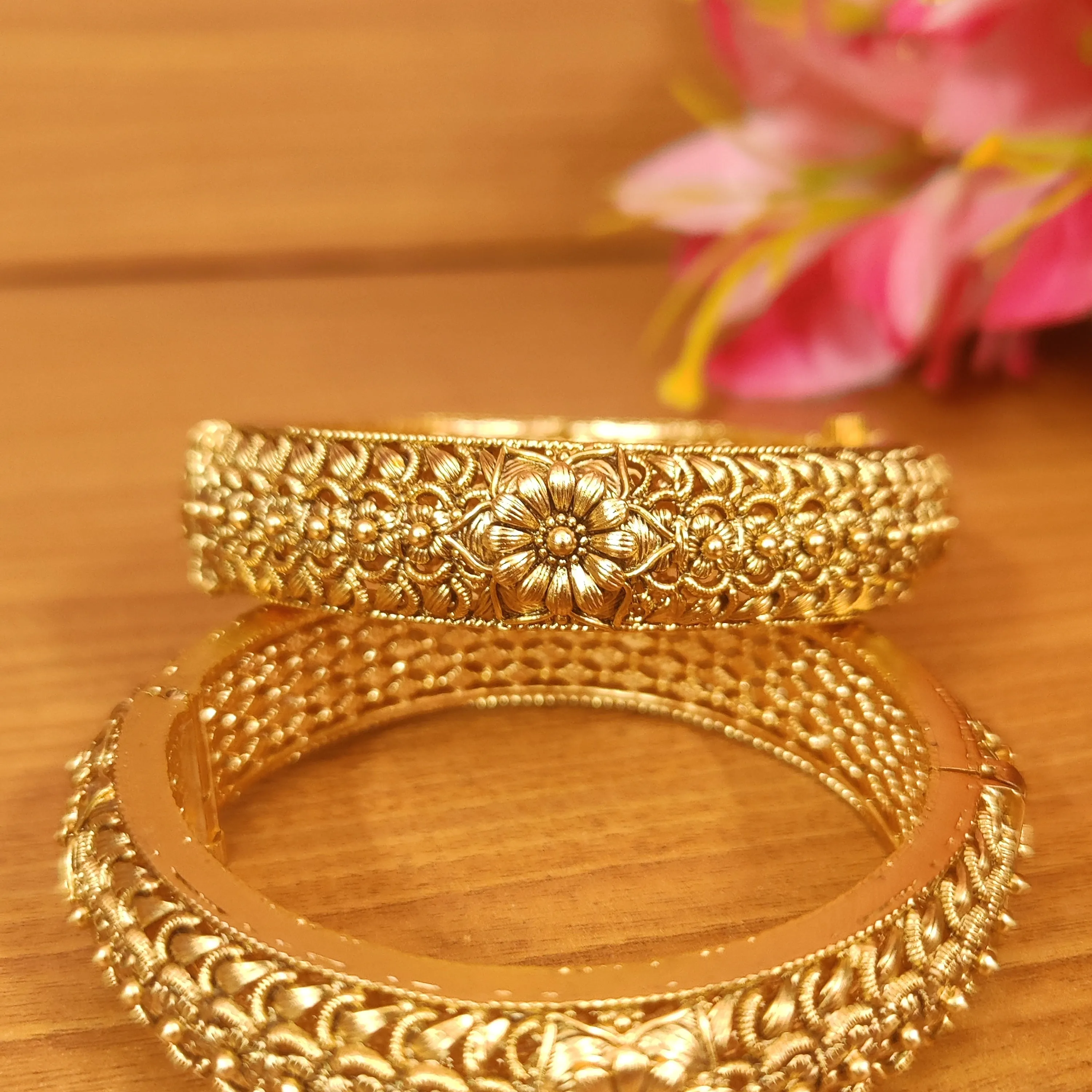GOLD PLATED FLORAL REAL LOOK OPENABLE BANGLES