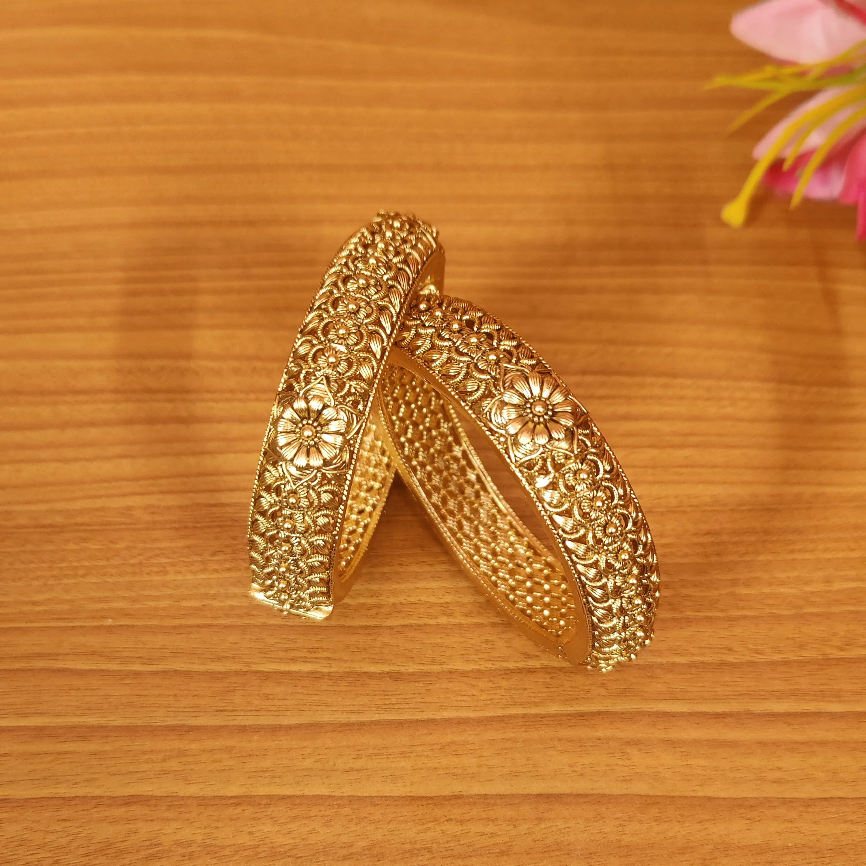 GOLD PLATED FLORAL REAL LOOK OPENABLE BANGLES