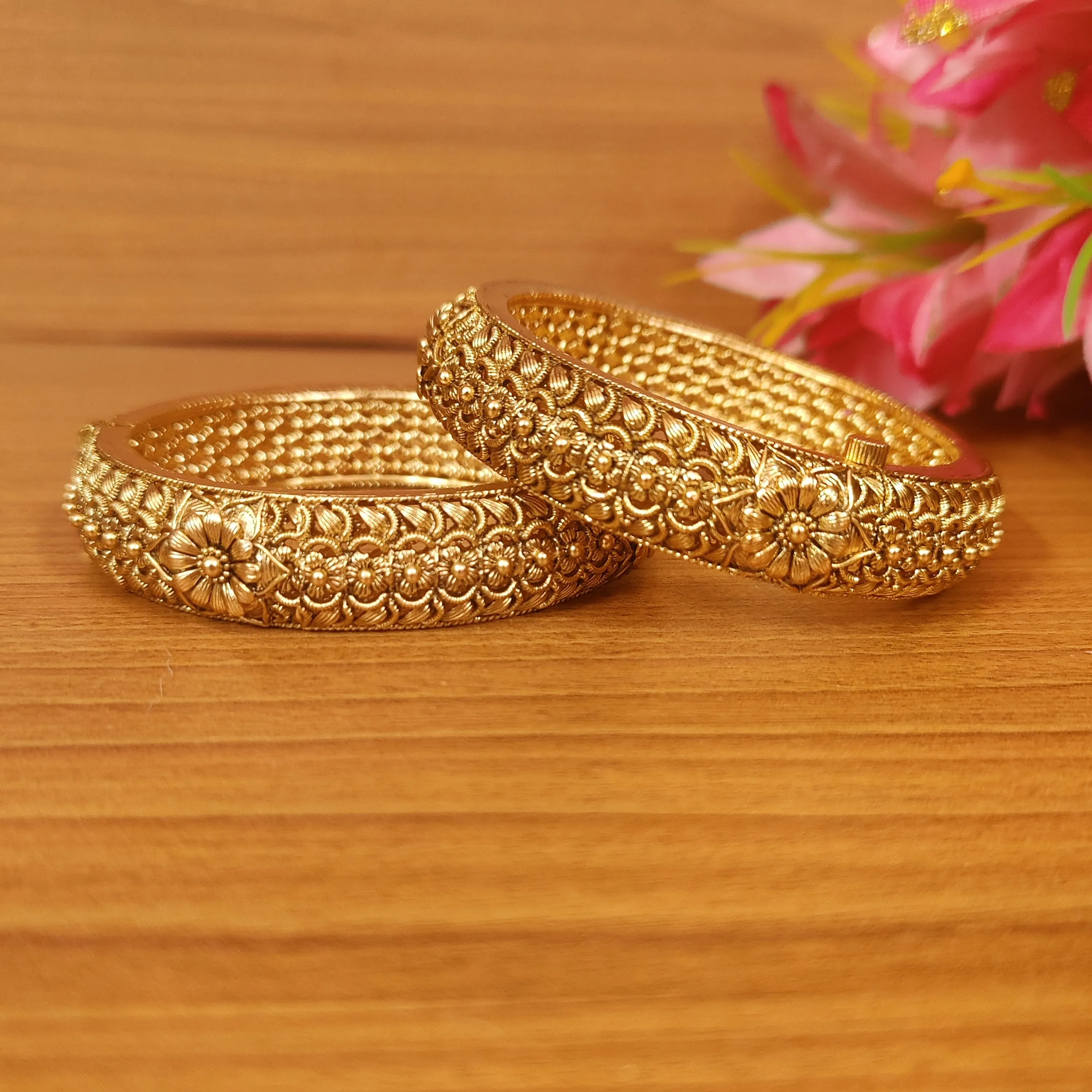 GOLD PLATED FLORAL REAL LOOK OPENABLE BANGLES
