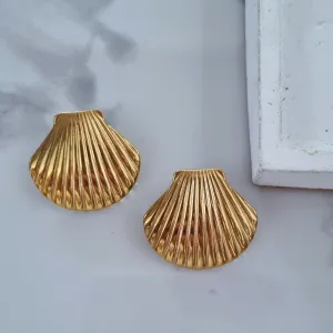 Gold shell earrings