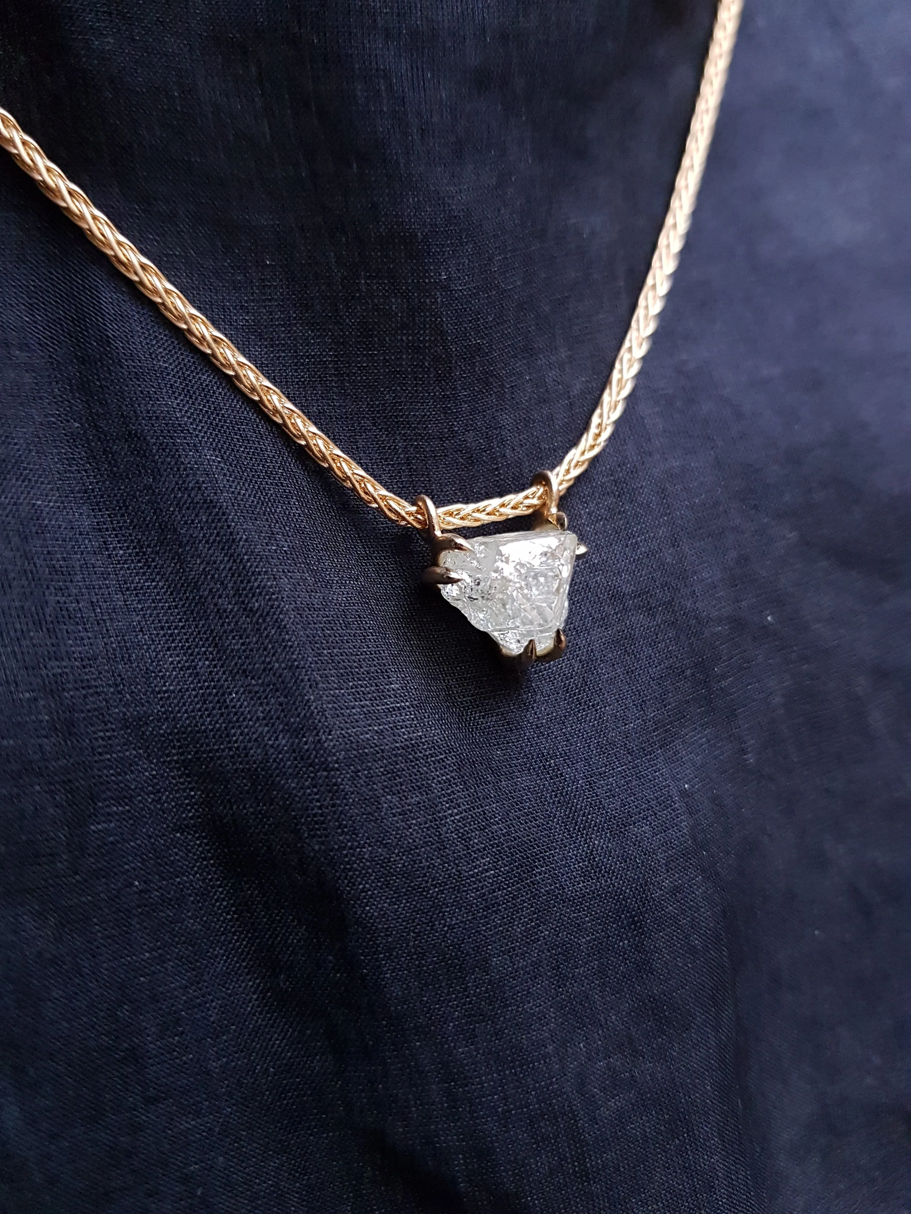 Rough Diamond with Character in Unique Gold Necklace – 5.50 ct.