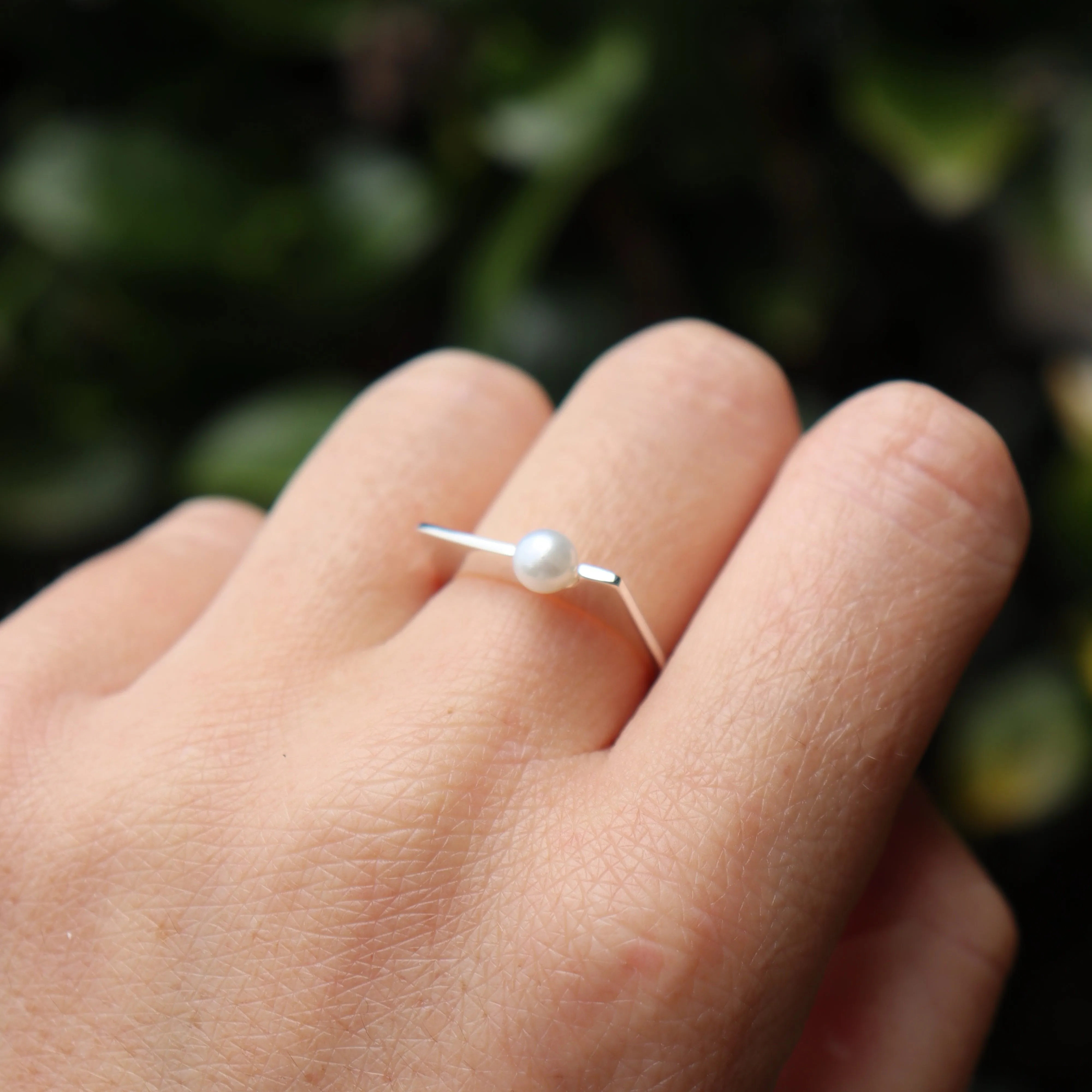 Silver Perle Sleek Pearl Ring