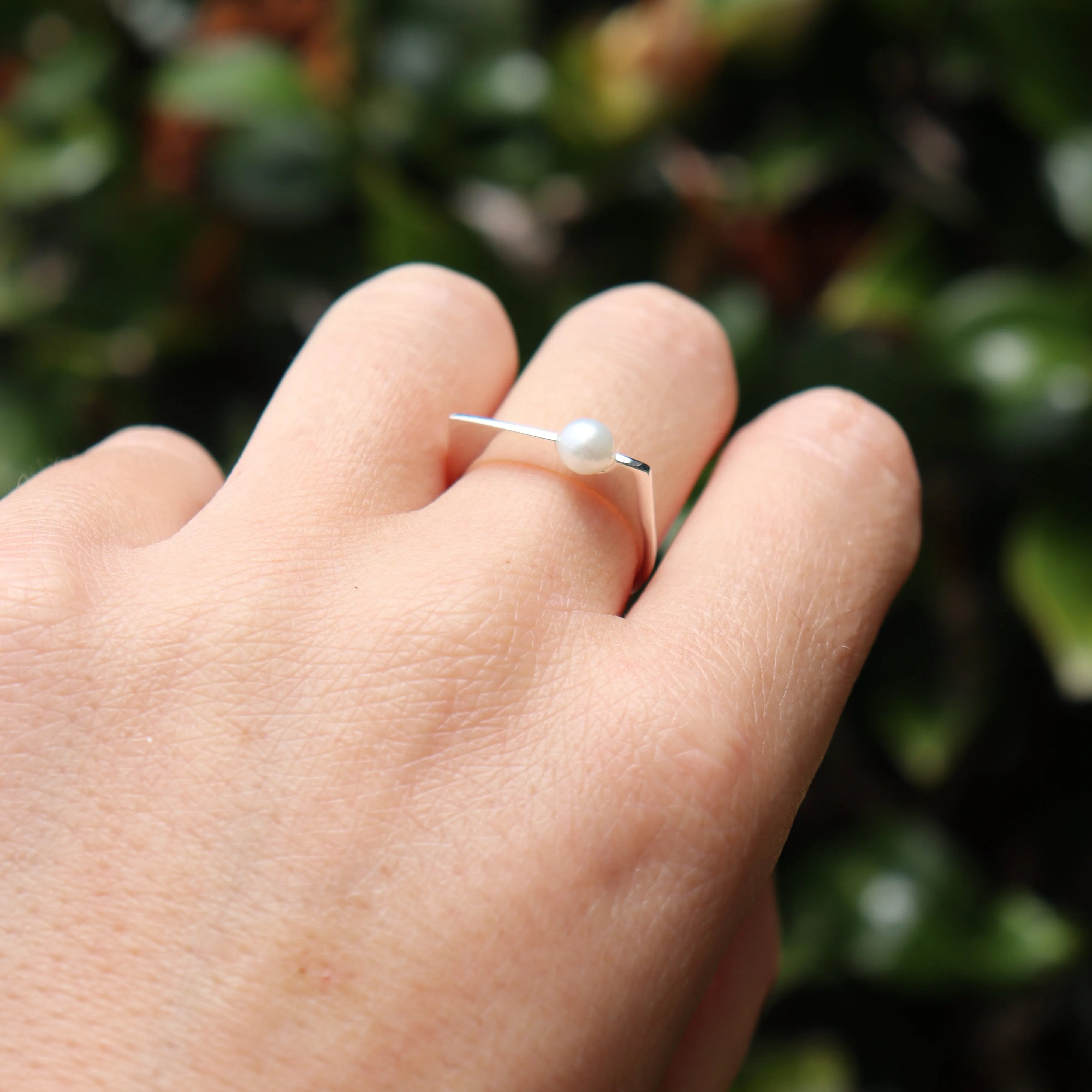 Silver Perle Sleek Pearl Ring