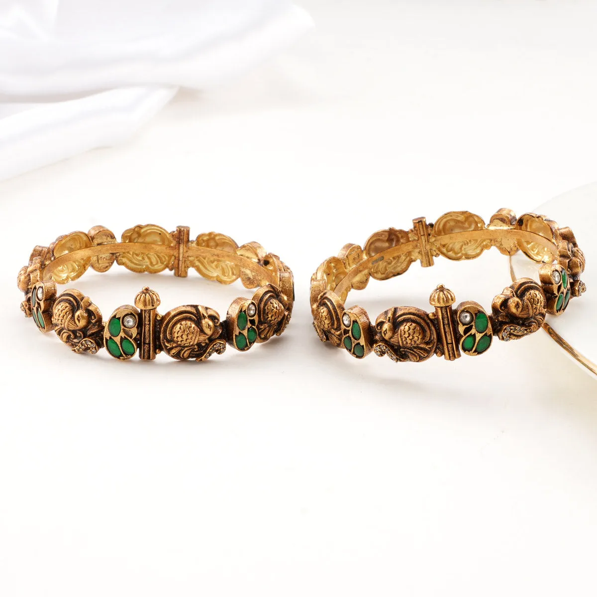 Thevikha Kundan Pair Bangle